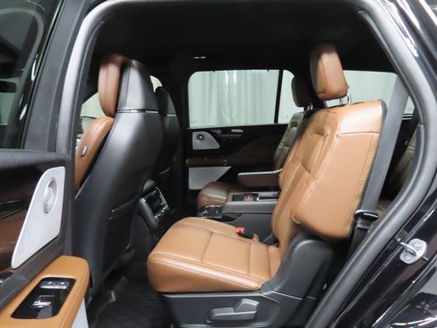 Used 2023 Lincoln Aviator Reserve w/ Equipment Group 201A image 10