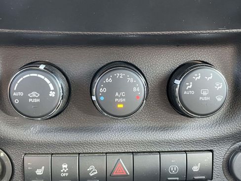 Used 2016 Jeep Wrangler Unlimited Rubicon AWD/4WD image 24