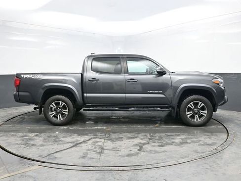 Used 2019 Toyota Tacoma TRD Sport image 8