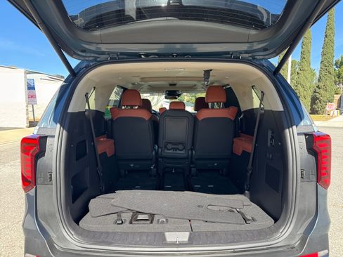 Used 2025 Kia Carnival SX Prestige image 21