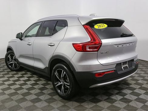 Used 2025 Volvo XC40 B5 Core image 7