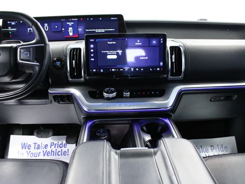 Used 2025 Ford Expedition Max Platinum AWD/4WD image 19