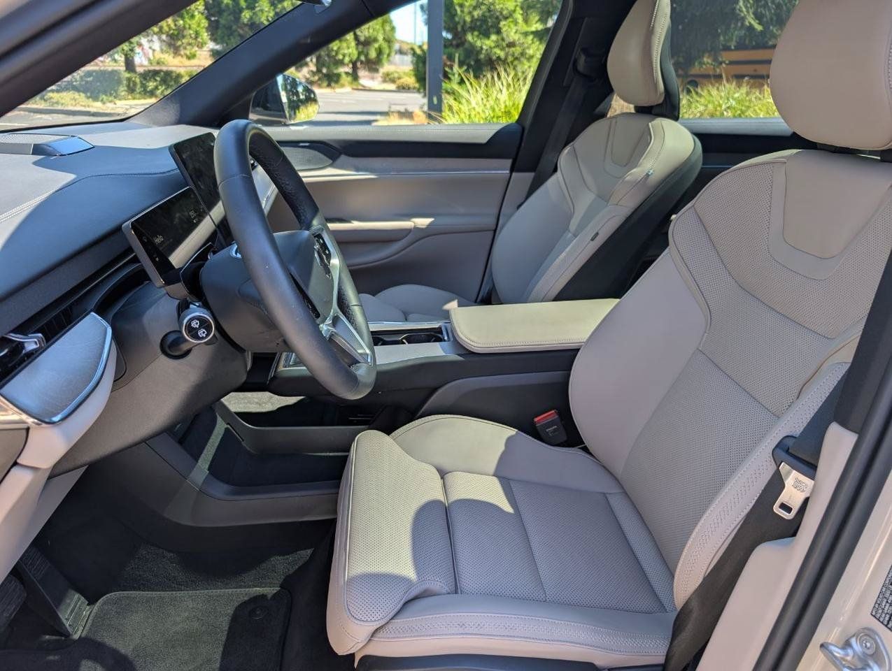 Used 2025 Volvo EX90 Ultra AWD/4WD image 10