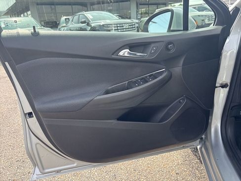 Used 2017 Chevrolet Cruze LT w/ Convenience Package FWD image 19
