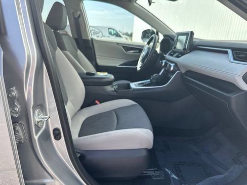 Used 2021 Toyota RAV4 XLE w/ XLE Grade Weather Package AWD/4WD image 31