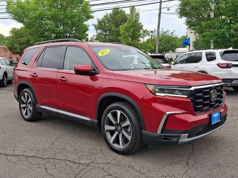 Used 2023 Honda Pilot Elite image 3