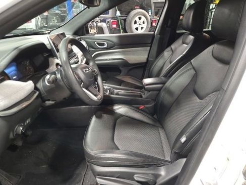 Used 2024 Jeep Compass Latitude AWD/4WD image 13