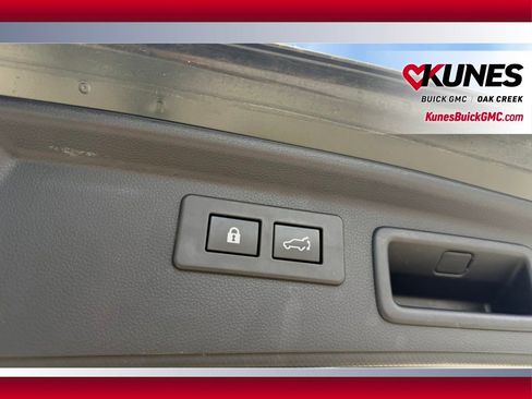 Used 2023 Subaru Forester Premium AWD/4WD image 3