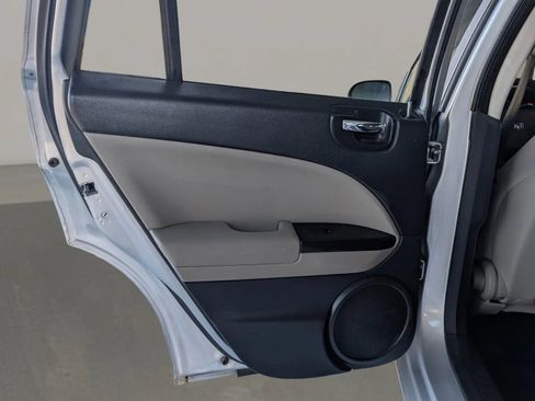 Used 2010 Dodge Caliber SXT FWD image 17