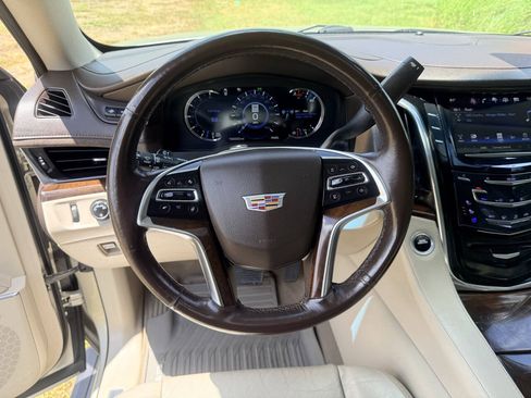 Used 2017 Cadillac Escalade Premium Luxury AWD/4WD image 21