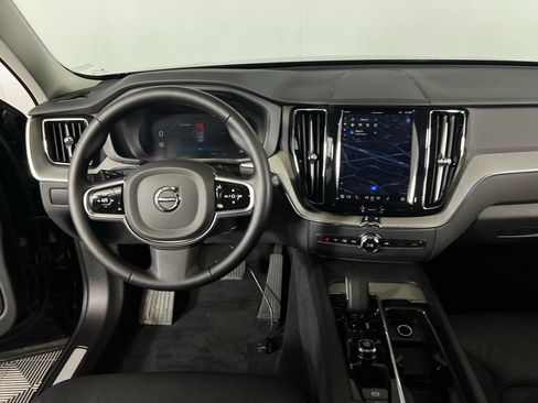Used 2025 Volvo XC60 B5 Plus image 13