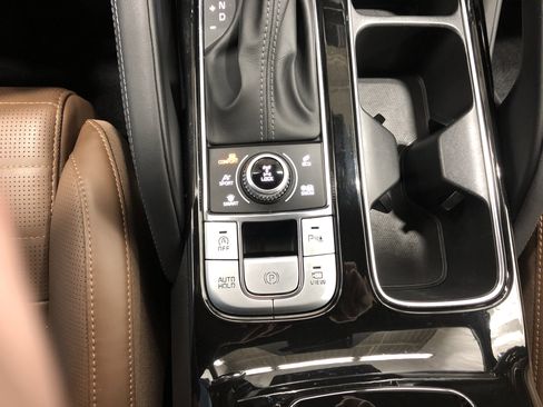 Certified 2021 Kia Telluride SX w/ SX Prestige Package image 19