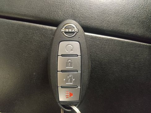 Used 2022 Nissan Rogue SV FWD image 32