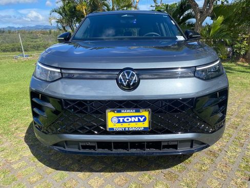 New 2026 Volkswagen Tiguan SE R-Line FWD image 2