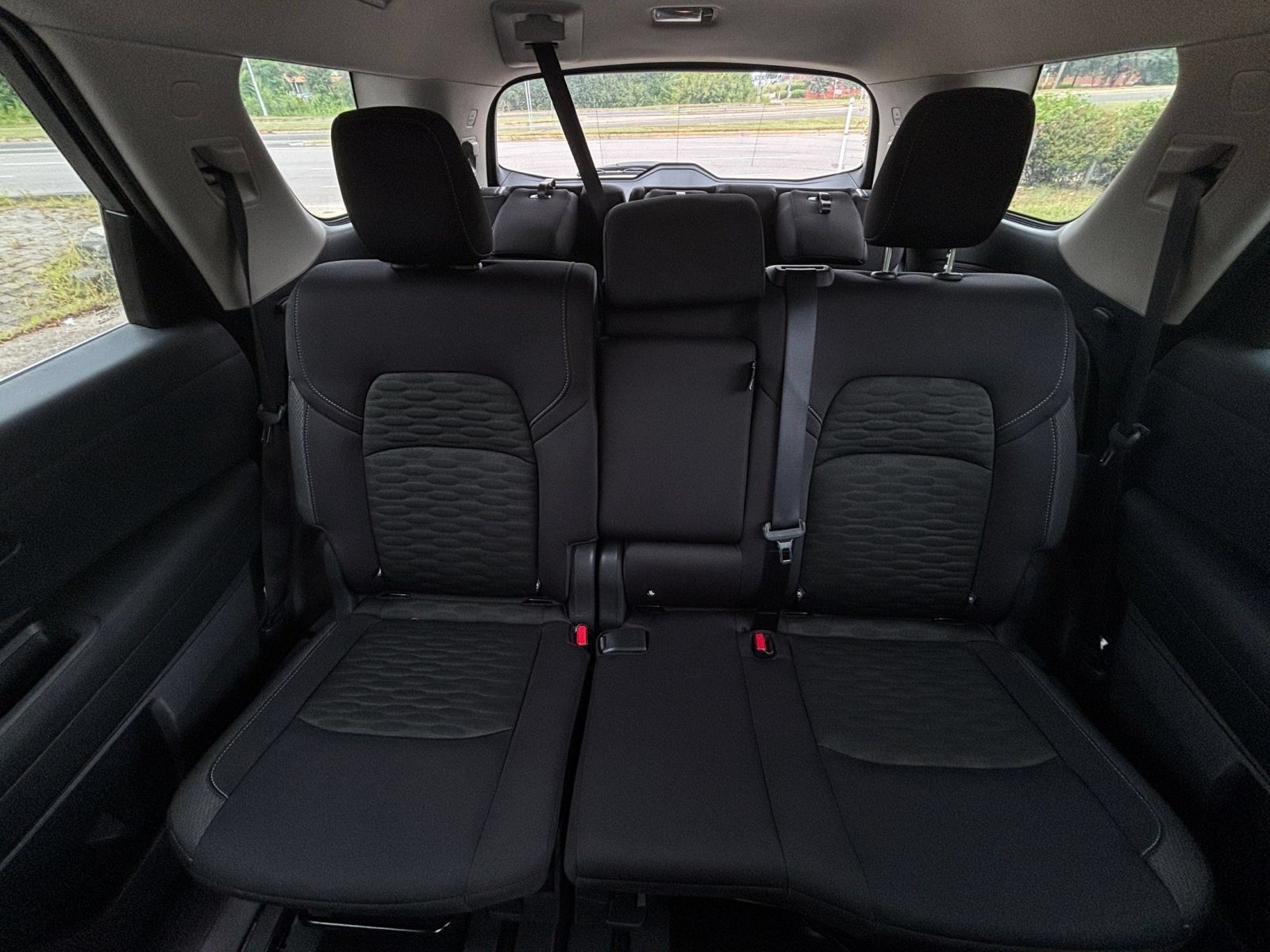 Used 2025 Nissan Pathfinder SV AWD/4WD image 38