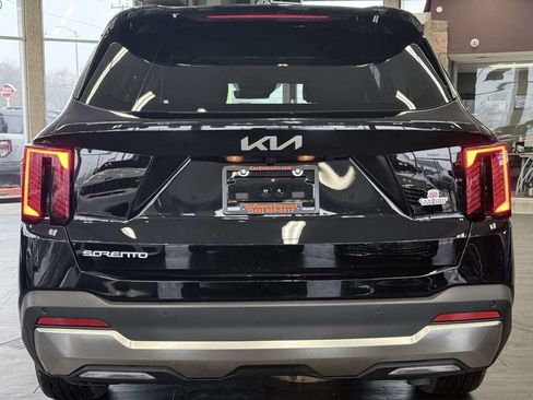 Used 2025 Kia Sorento SX image 14