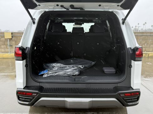 New 2026 Lexus LX 600 4WD w/ Luxury Package image 13