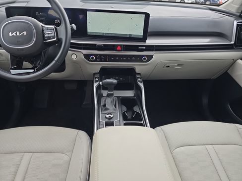 Certified 2025 Kia Sorento S image 16