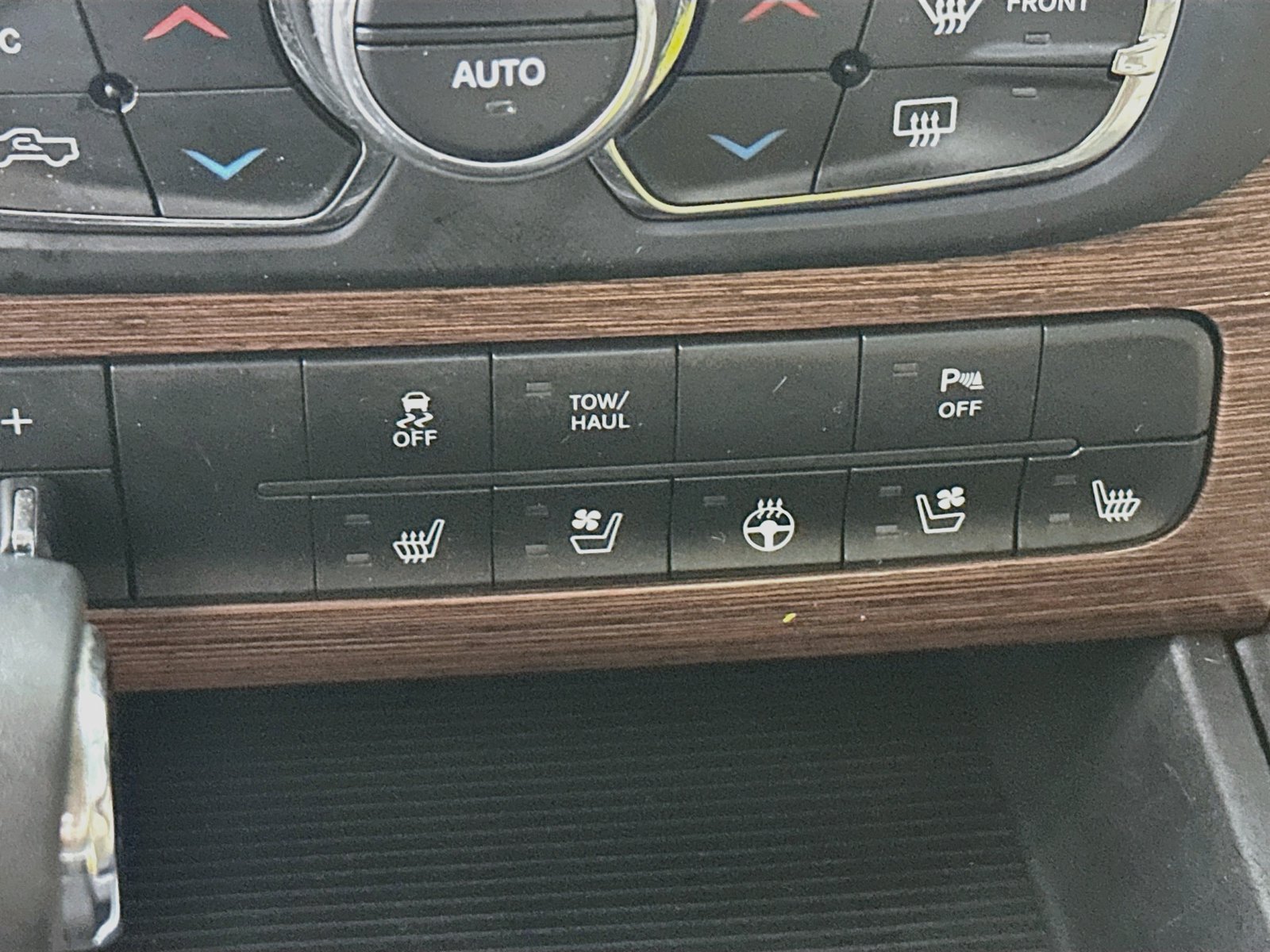 Used 2013 RAM 1500 Laramie w/ Convenience Group AWD/4WD image 19