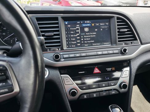 Used 2017 Hyundai Elantra Limited w/ Limited Tech Package 04 FWD image 37