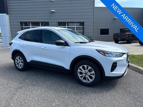 Used 2024 Ford Escape Active AWD/4WD image 2