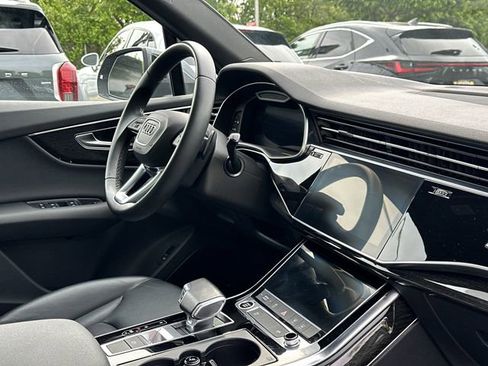 Used 2022 Audi Q7 3.0T Premium Plus w/ Premium Plus Package AWD/4WD image 32