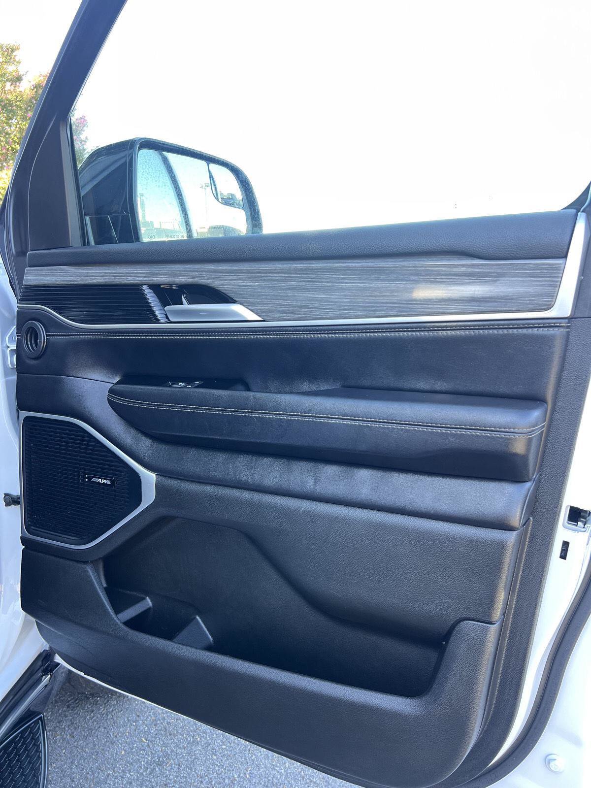 Used 2024 Jeep Wagoneer Series II AWD/4WD image 29