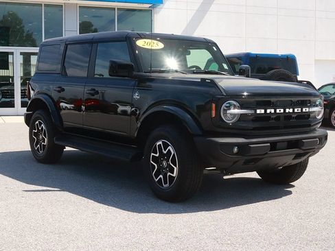 Used 2025 Ford Bronco Outer Banks AWD/4WD image 3