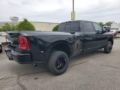 New 2026 RAM 3500 Laramie AWD/4WD image 6