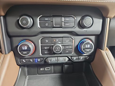 Certified 2023 Chevrolet Tahoe High Country AWD/4WD image 29