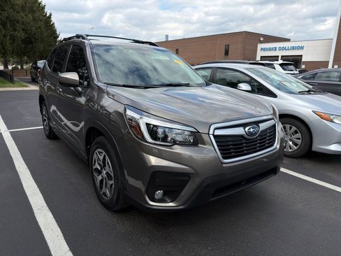 Used 2021 Subaru Forester Premium image 4