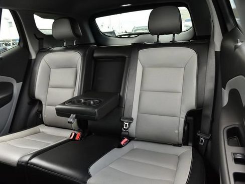 Used 2022 GMC Terrain SLT w/ Tech Package FWD image 27