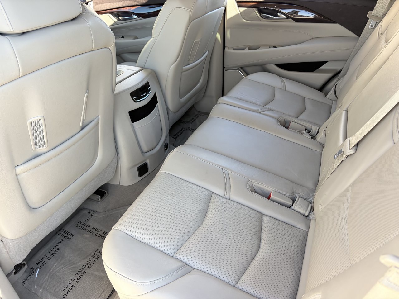 Used 2015 Cadillac Escalade Luxury RWD image 16