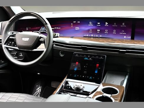 Used 2025 Cadillac Escalade Sport Platinum w/ LPO, Floor Liner Package AWD/4WD image 19