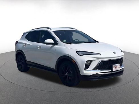 Used 2024 Buick Encore GX Sport Touring image 3