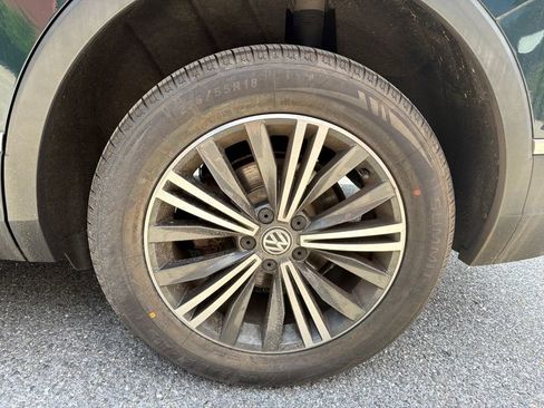 Used 2018 Volkswagen Tiguan SEL AWD/4WD image 11