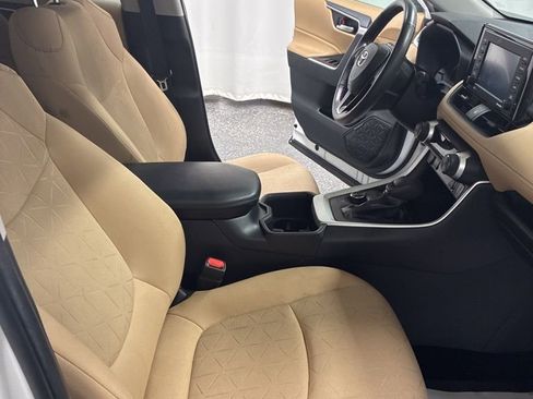 Used 2022 Toyota RAV4 XLE image 20