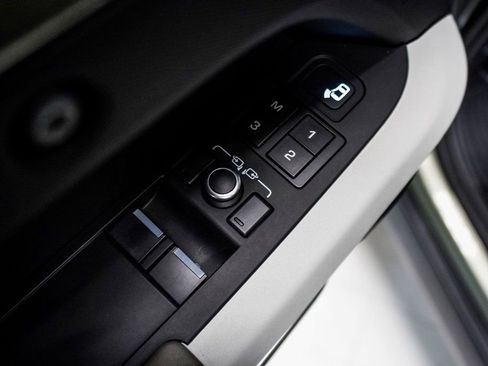 Used 2022 Land Rover Defender 90 X-Dynamic HSE image 21