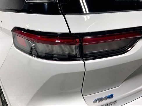 Used 2024 Jeep Grand Cherokee Overland w/ Luxury Tech Group IV image 40