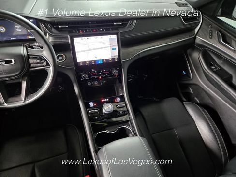 Used 2021 Jeep Grand Cherokee L Overland w/ Luxury Tech Group IV AWD/4WD image 18