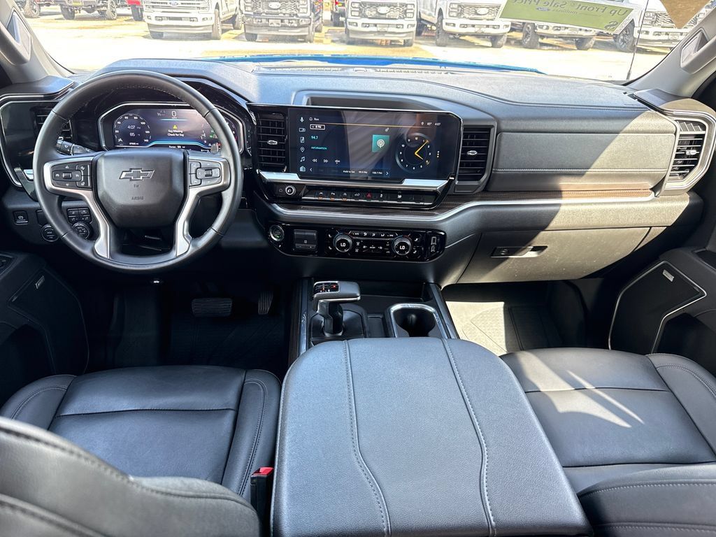 Used 2025 Chevrolet Silverado 1500 RST w/ Convenience Package II RWD image 5