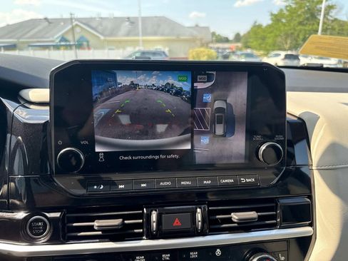 Used 2022 Nissan Pathfinder SL w/ SL Premium Package image 26