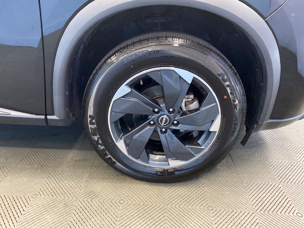 Used 2025 Nissan Rogue SV AWD/4WD image 45
