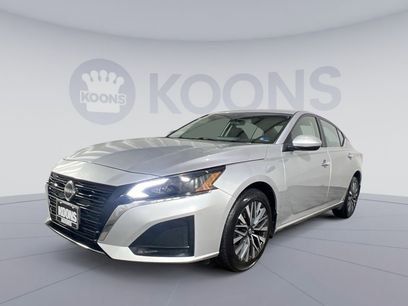 Used 2023 Nissan Altima 2.5 SV w/ SV Premium Package