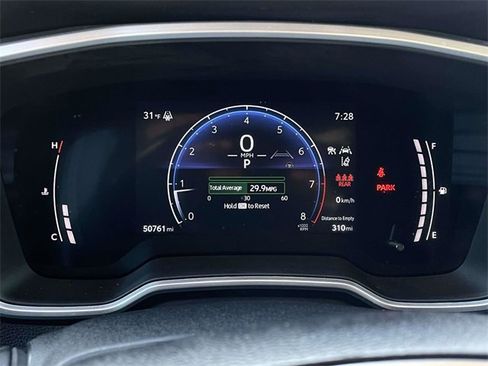 Used 2023 Toyota Corolla Cross XLE image 25