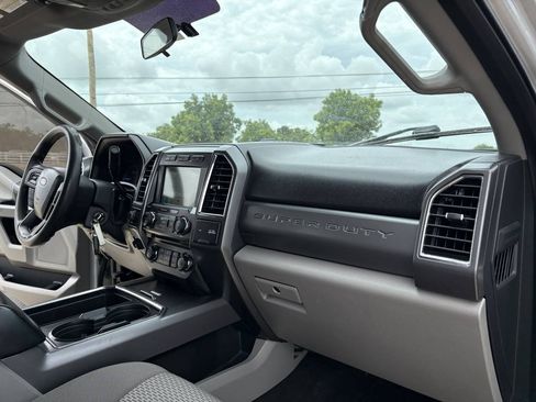 Used 2017 Ford F250 XLT w/ XLT Premium Package AWD/4WD image 17