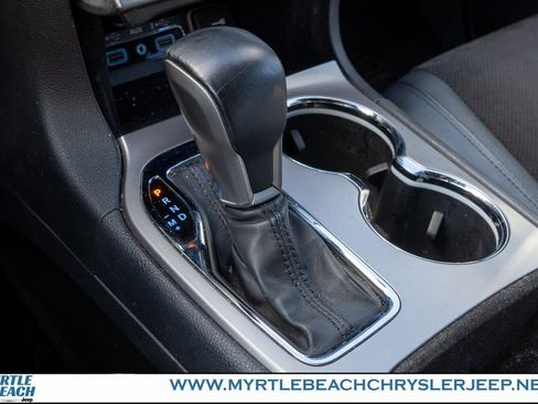 Used 2020 Jeep Grand Cherokee Laredo w/ Laredo X Package image 24