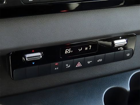 Used 2024 Mercedes-Benz Sprinter 2500 image 40