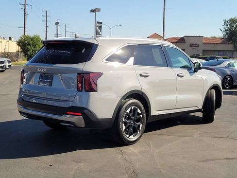 Used 2024 Kia Sorento S w/ Panoramic Sunroof Package FWD image 6
