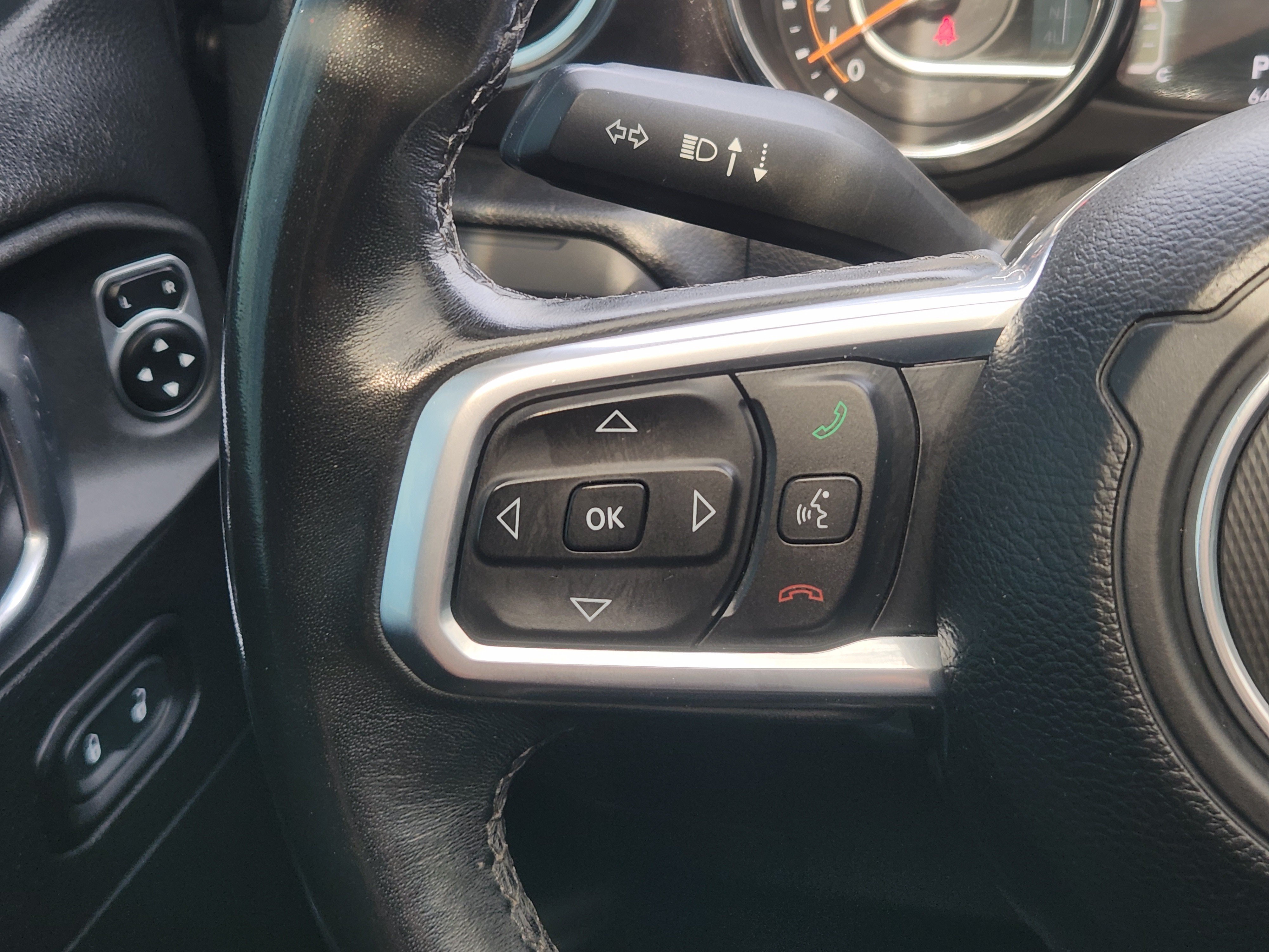 Used 2019 Jeep Wrangler Unlimited Sahara AWD/4WD image 28